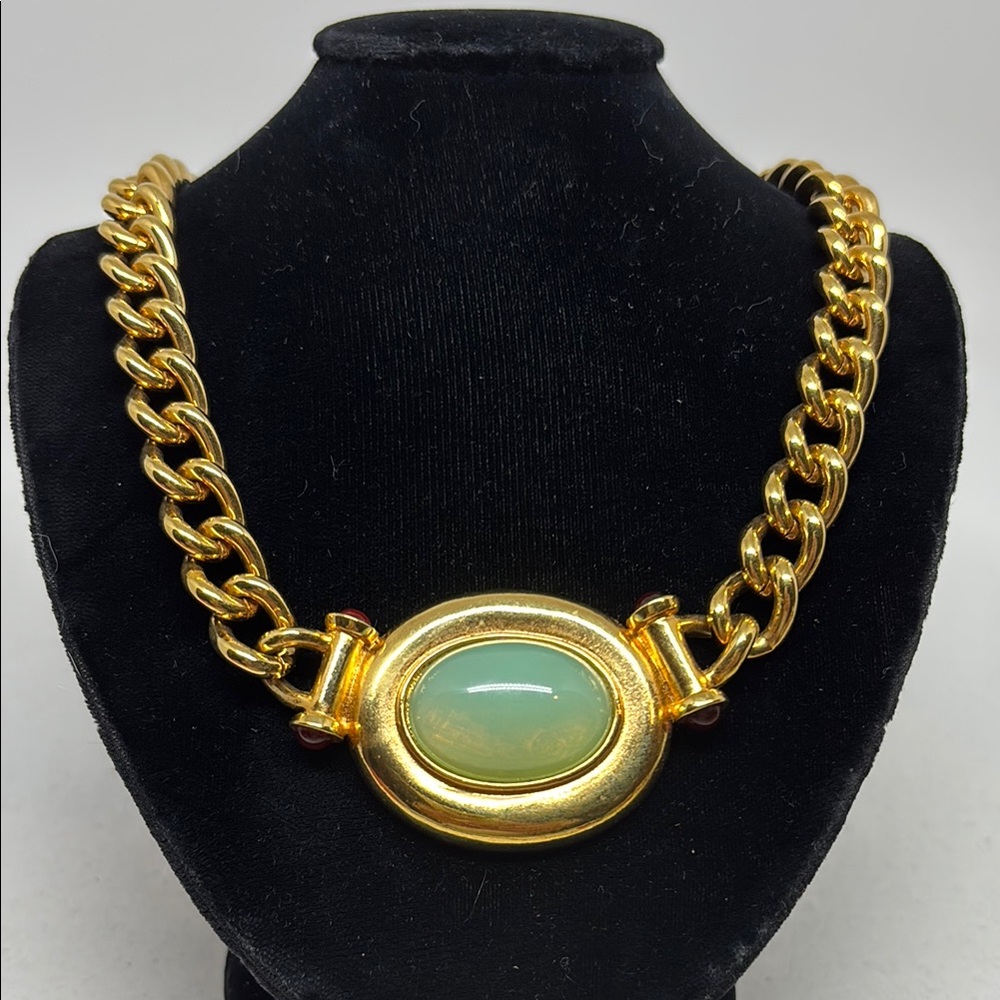 Gorgeous Elizabeth Taylor for Avon faux green jade necklace